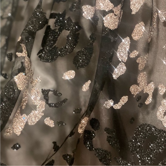 Dress - Picture 6 of 7